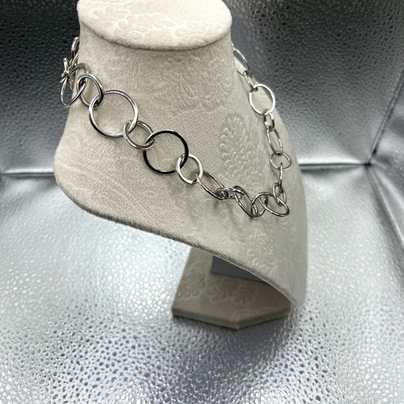 Lia Sophia Silver Circle Necklace. Circles in 2 Sizes Stunning Statement Lia - Picture 3 of 6